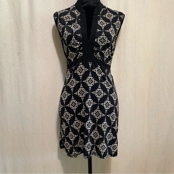 Cheongsam Inspired Sleeveless Top with Geometric Design - Picture 1 of 8
